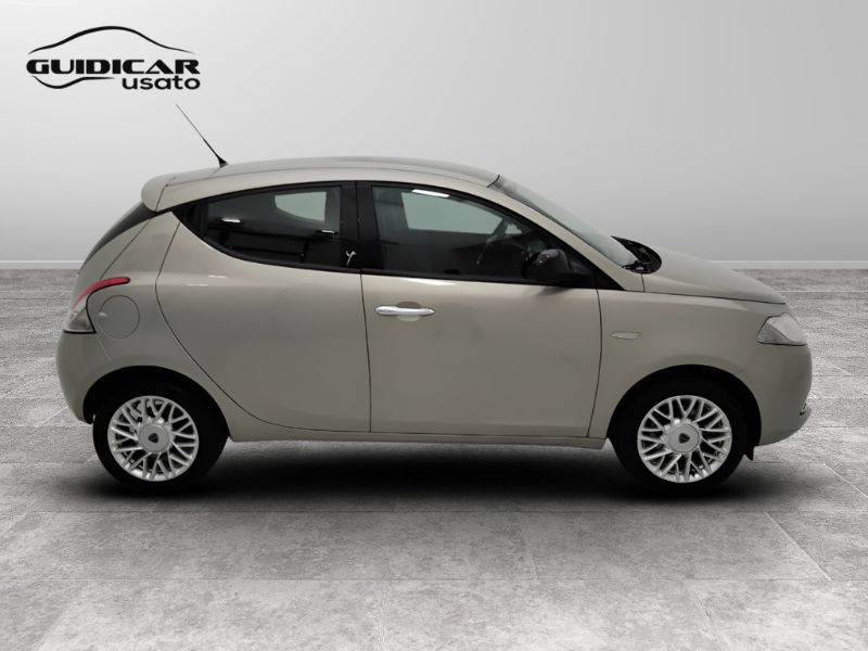 GuidiCar - LANCIA Ypsilon III 2011 2015 Ypsilon 1.2 8v Gold c/CL 69cv E6 Usato