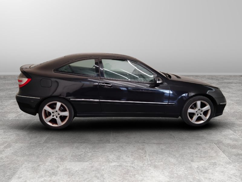 GuidiCar - Mercedes Classe C Sportcoupe - CL203 2004 2005 C SportCoupe 200 cdi Avantgarde Usato