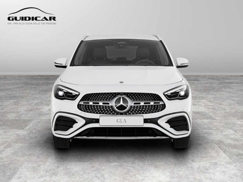 GuidiCar - MERCEDES BENZ NUOVA GLA 1 GLA 200 d Automatic 4MATIC Nuovo