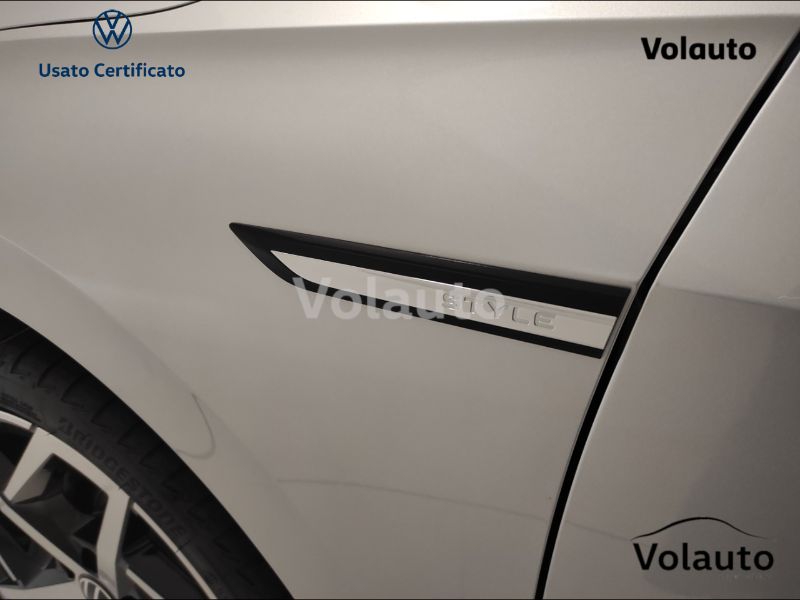 GuidiCar - VOLKSWAGEN Golf VIII 2020 Variant 2021 Golf Variant 2.0 tdi scr Style 115cv dsg Aziendale